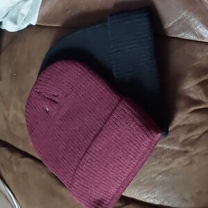 🍁LA Express 2 pi. burgundy & black tuque OS